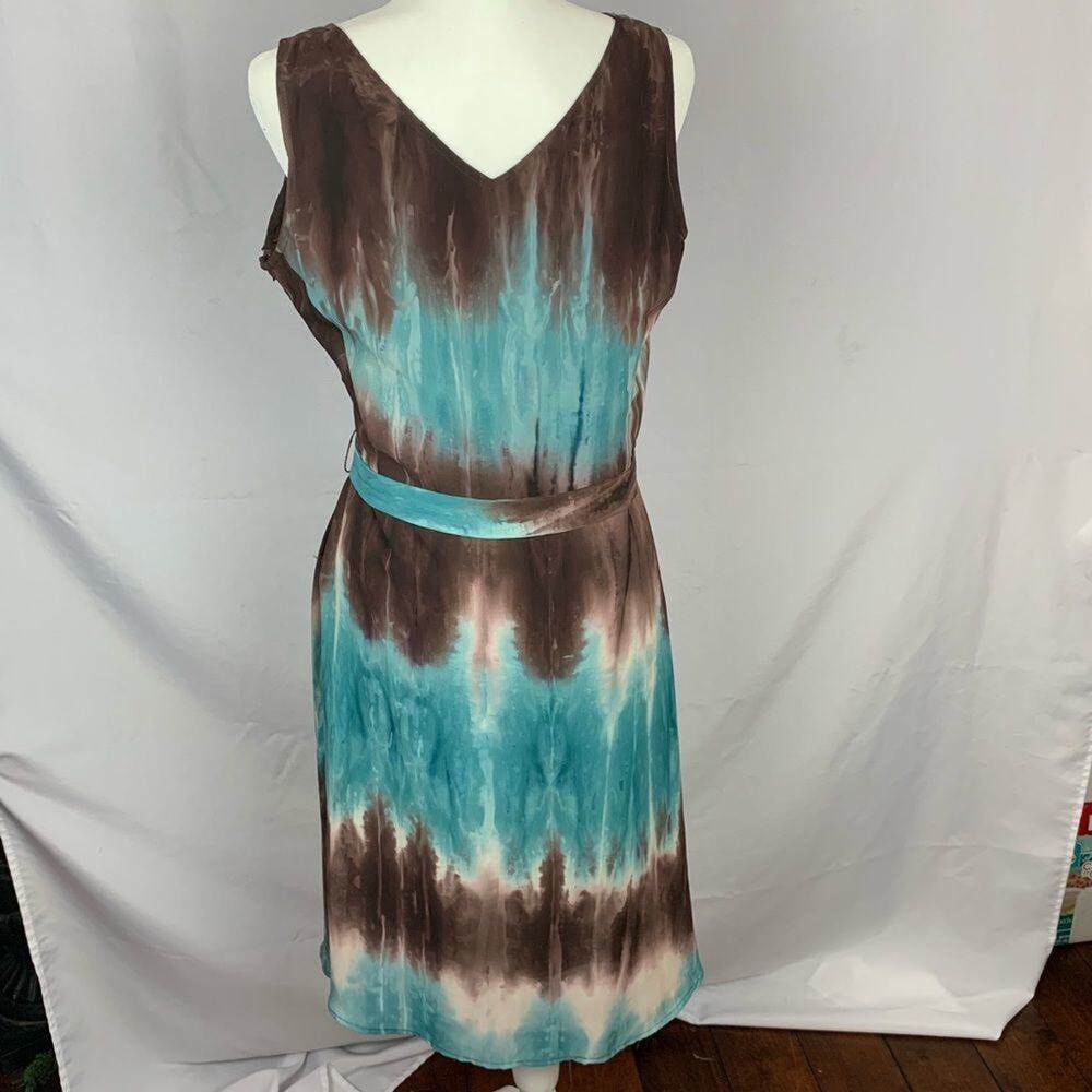 Kari New York Dress - Picture 2 of 7